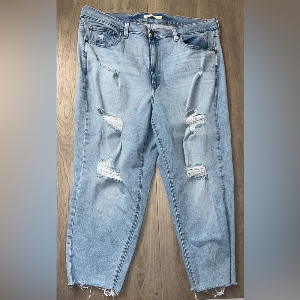 Levi Strauss High Waisted Mom Jeans Size 18 Light Wash Stretch Distressed Denim